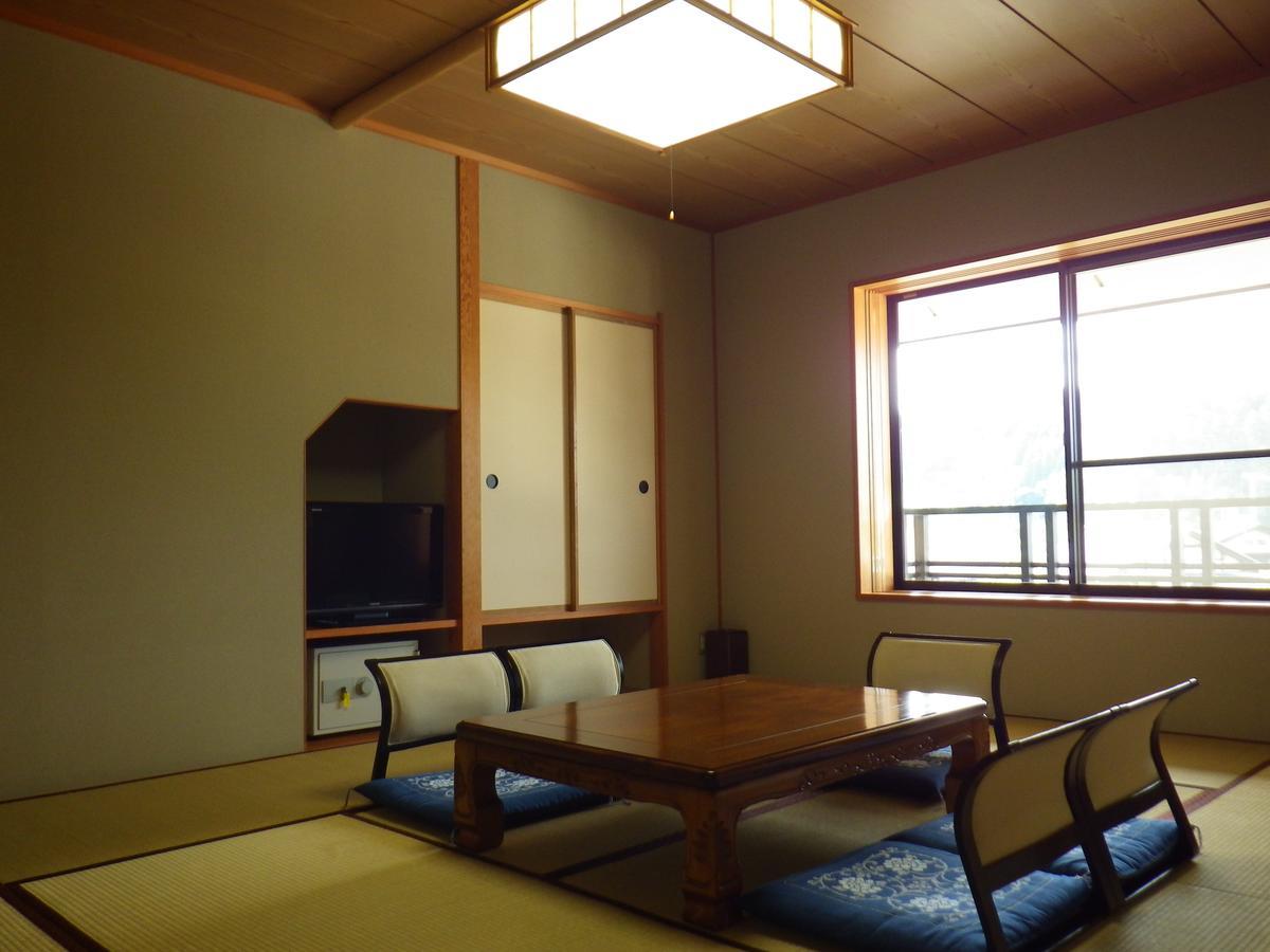 Kurikarajyuku Hotel Tsubata Buitenkant foto